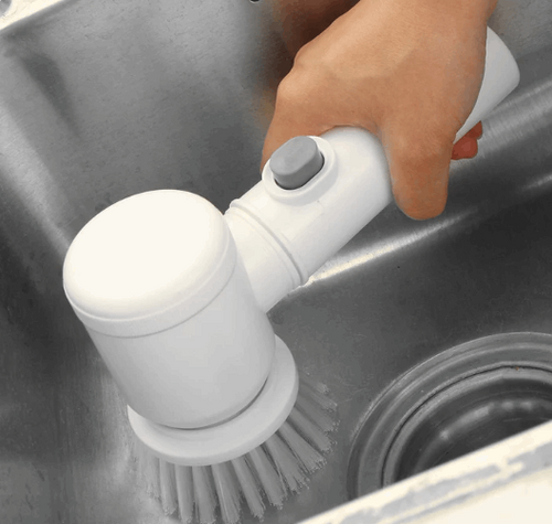 Cepillo Eléctrico ZUQELO Clean 5 en 1 en uso